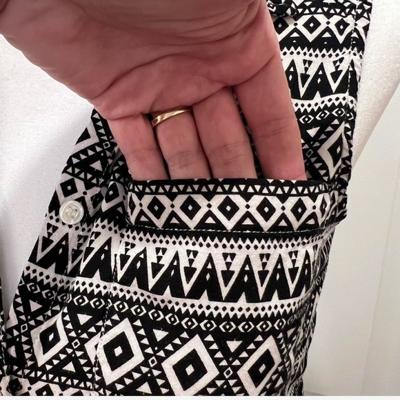 H&M 11/12 Black White Geometric Top button down tie front pocket sleeveless - Picture 4 of 5